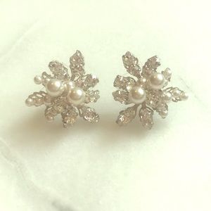 Elizabeth Bower “Corsage Pearl Earring”